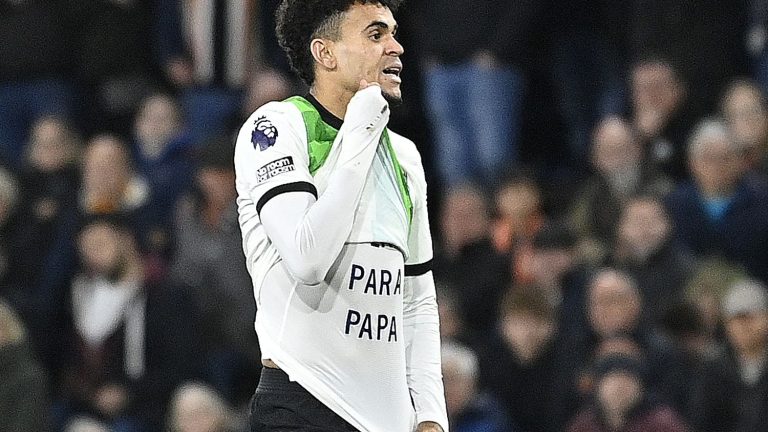 Luis Diaz, whose father is kidnapped in Colombia, scores and dedicates his goal with Liverpool to him