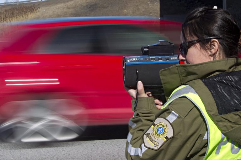 Montreal |  A young motorist pays dearly for speeding on Highway 40