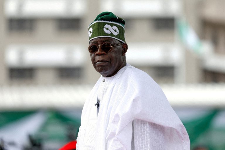 Nigeria |  The president buys a yacht and SUVs at taxpayers’ expense