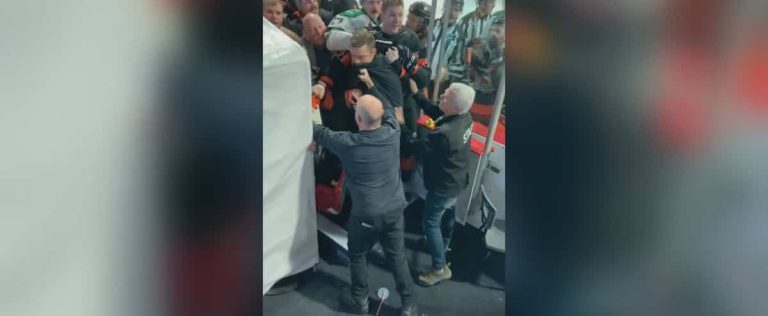 ON VIDEO |  An altercation between players and fans breaks out during a hockey game in Saguenay