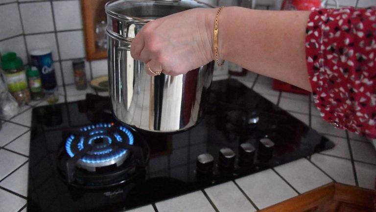 Particles emitted when cooking from gas stoves or ovens can be hazardous to health