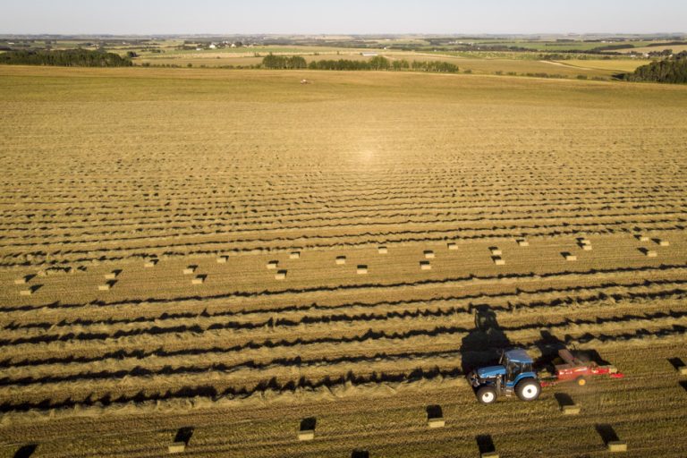 Poilievre and Guilbeault clash over carbon price for farmers