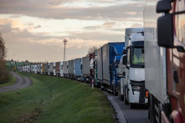 Poland |  Truck drivers block the Ukrainian border to denounce “unfair competition”