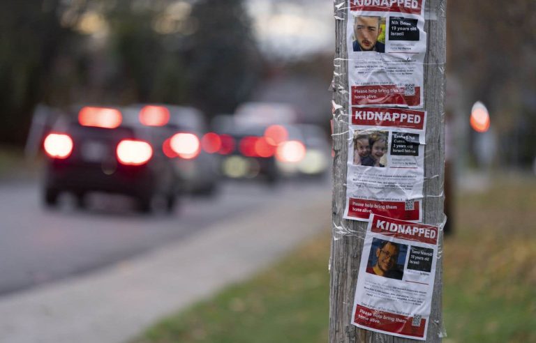 Pro-Palestine and pro-Israel posters are multiplying in Montreal