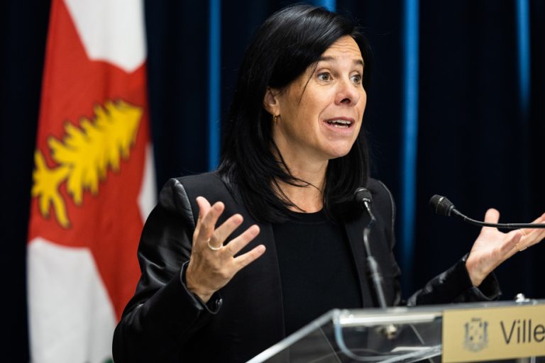 Public transportation |  Cities forced to make cuts or tax more, deplores Valérie Plante