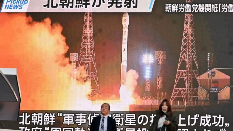 Pyongyang says it successfully launched satellite, Seoul suspends deal