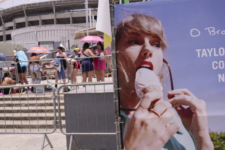 Rio de Janeiro |  Fan dies at Taylor Swift concert in heatwave