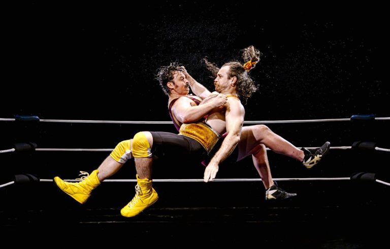 Robert Lepage presents “SLAM!”, where circus and theater unite around wrestling