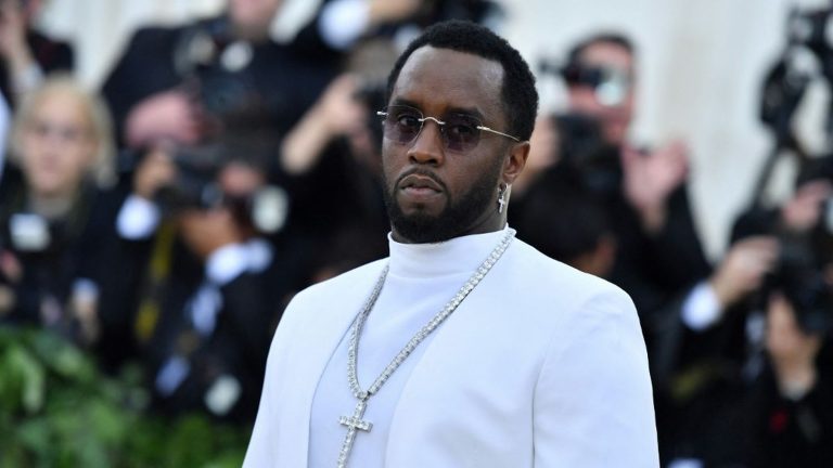 Sean Combs, aka Puff Daddy, and his ex-girlfriend Cassie agree to an amicable settlement after the singer’s rape complaint