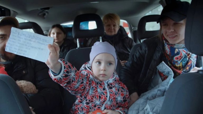 “Stone, Leaf, Gun”, exceptional documentary on refugees from Ukraine heading to Poland