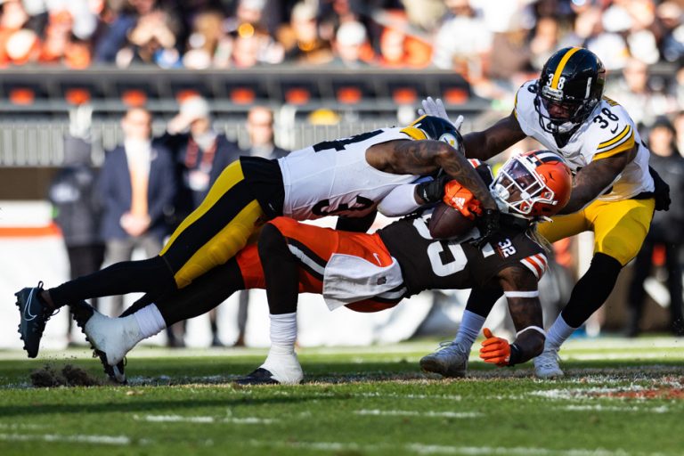 NFL |  The Browns win 13-10 against the Steelers