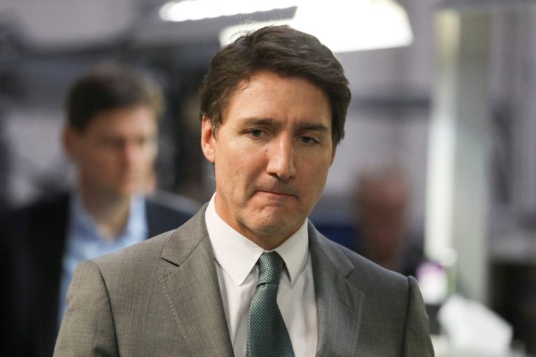 Survey |  One in two Canadians want to see Trudeau go before the election