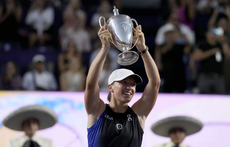 Swiatek wins WTA Finals