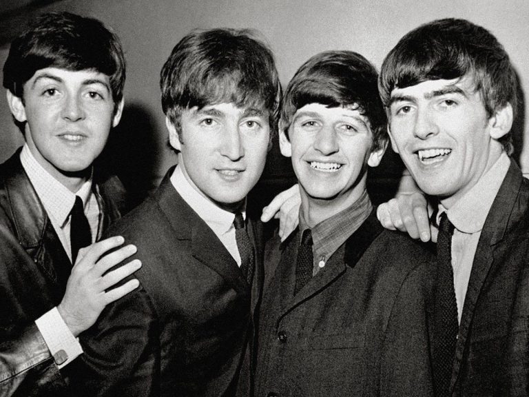 The Beatles unveil “Now and then”, their final song produced using AI!