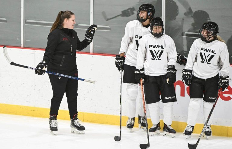 The Montreal women’s team will play its LPHF local opening match on January 13