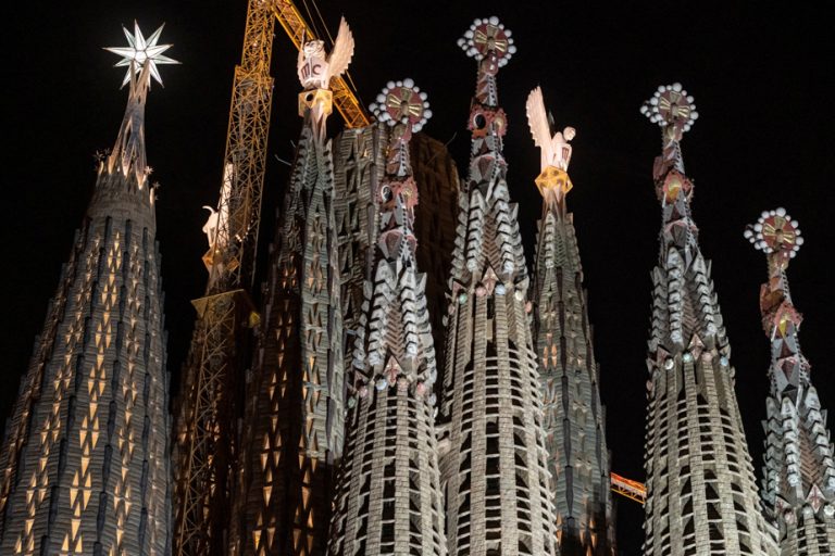 The Sagrada Familia lights up its new towers