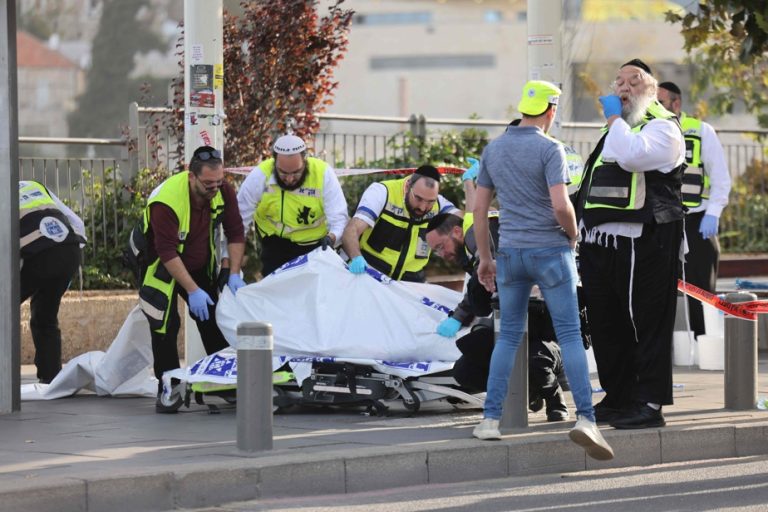 Three dead and injured in two attacks in Jerusalem and the West Bank