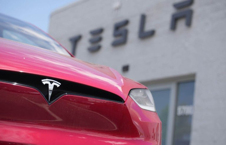 Two class actions against Tesla Canada authorized by the Superior Court