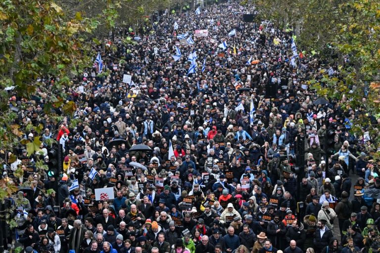 United Kingdom |  Thousands march against anti-Semitism in London