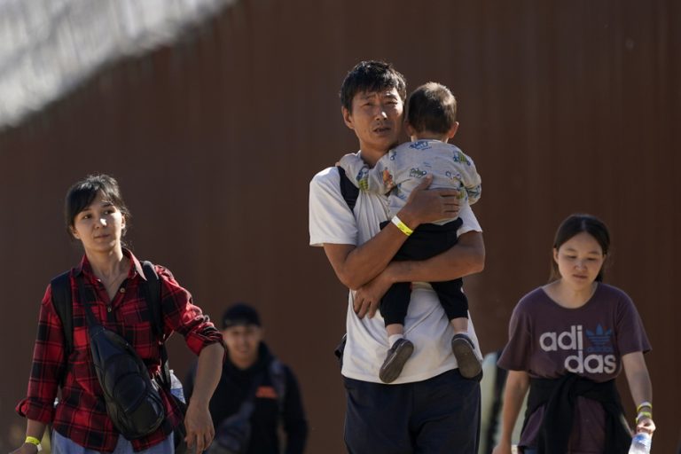 United States |  More and more Chinese migrants are crossing the southern border