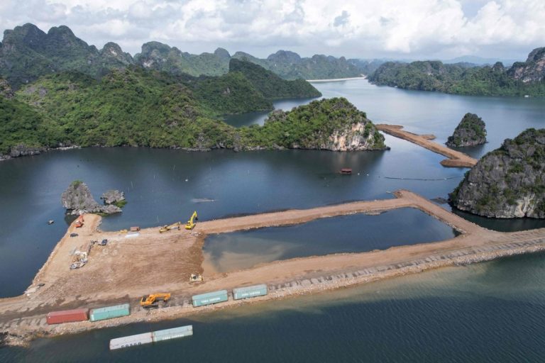 Vietnam |  Construction of vast resort near Ha Long Bay causes outcry