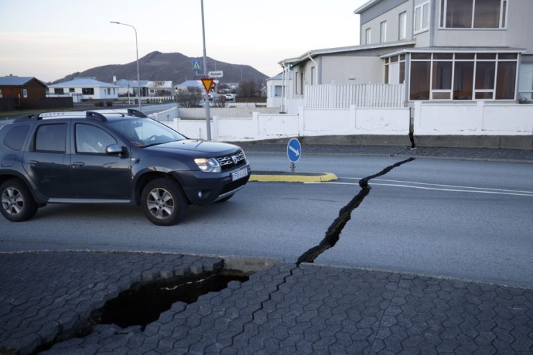 Volcano in Iceland |  Residents of an evacuated town observe the damage