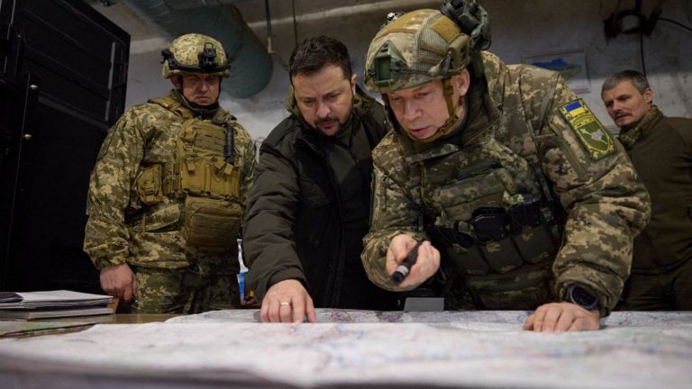 Volodymyr Zelensky went to the Eastern Front, five dead in Russian strikes