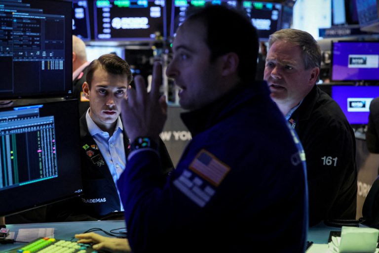 Wall Street concludes its best week of the year with an increase