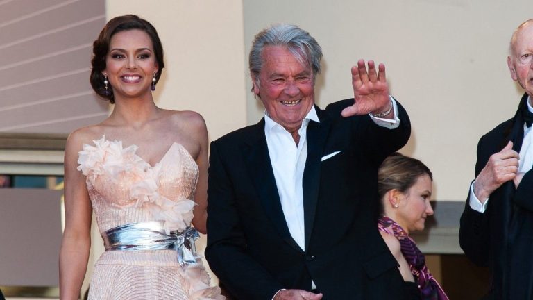 a former Miss France denounces her behavior