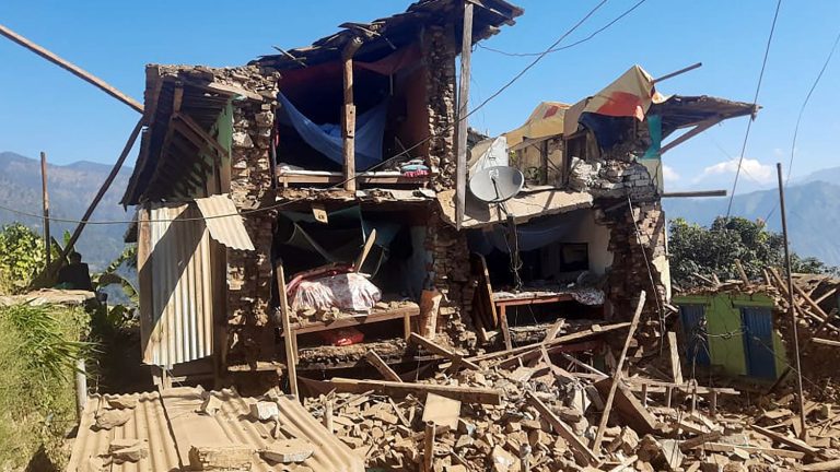 at least 132 dead after an earthquake in the west of the country