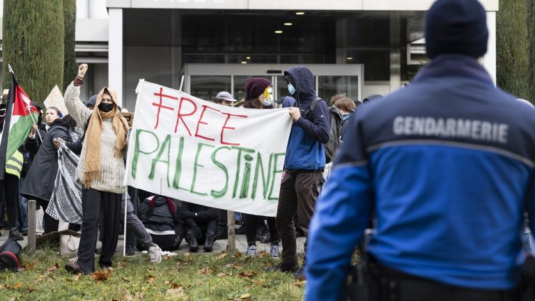 demonstration on the sidelines of Emmanuel Macron’s visit to denounce his position on the war between Israel and Hamas