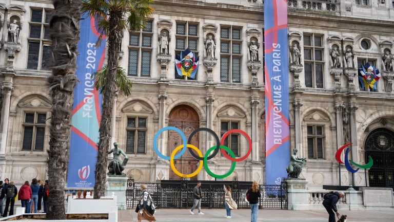 how are volunteers recruited for Paris 2024?