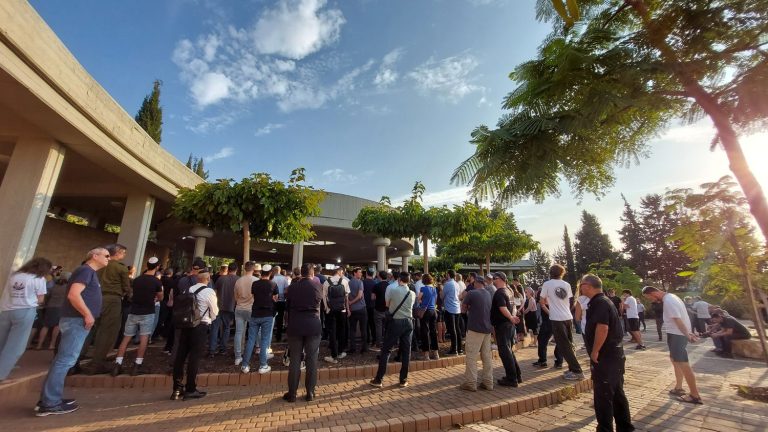 in Israel, solidarity funerals for the victims of the Hamas attack