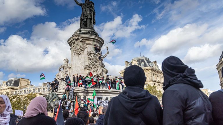 in Paris, a pro-Palestine demonstration authorized and under close surveillance