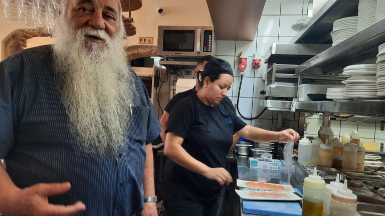 in this restaurant in northern Israel, Jews and Muslims refuse division