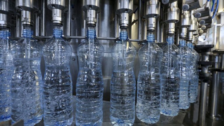 plastic bottle manufacturers targeted by a complaint from consumer associations at European level