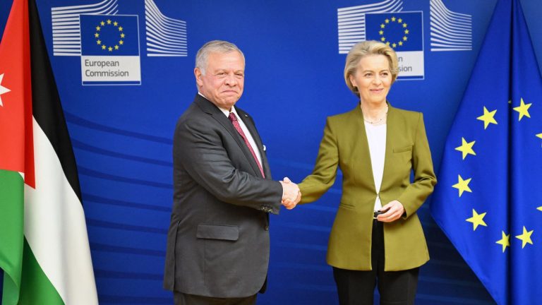 the European Union grants 900 million euros in aid to Jordan