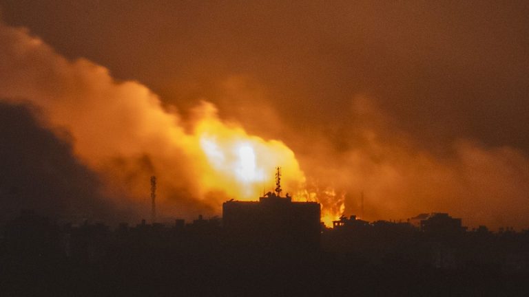 the Israeli army carries out “significant” strikes in the Gaza Strip, which it claims to have cut in two