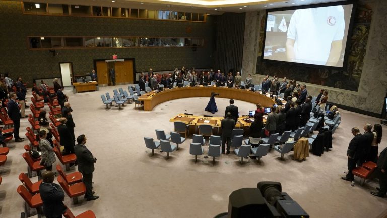 the UN Security Council breaks its silence and calls for “humanitarian pauses”