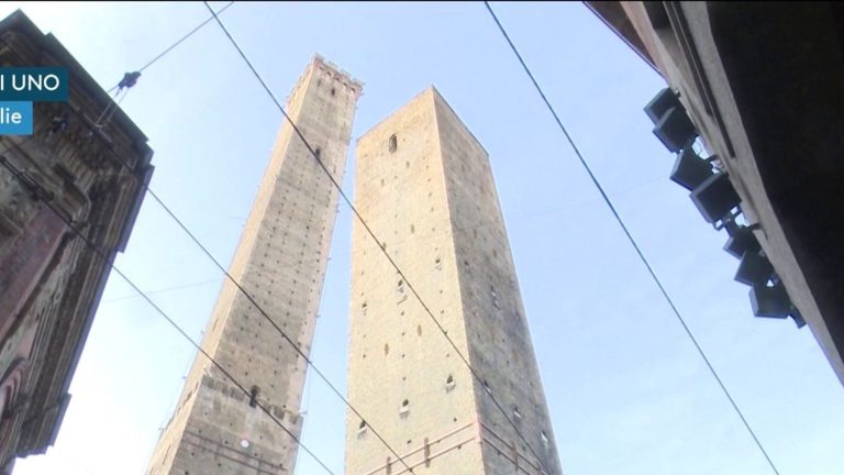 the monuments of Bologna inaccessible to the public for an indefinite period