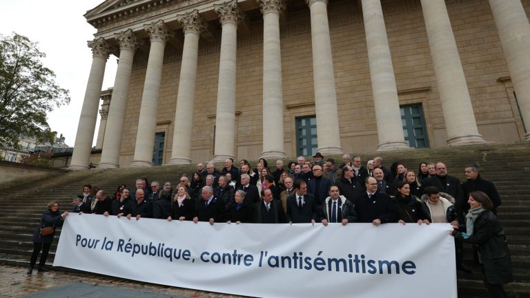 the political figures at the head of the Parisian procession sing the Marseillaise