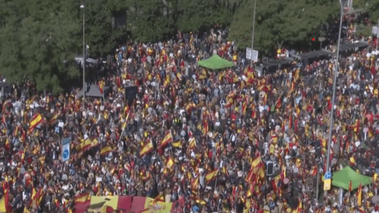 the right and the far right in the streets against the Prime Minister’s electoral agreement