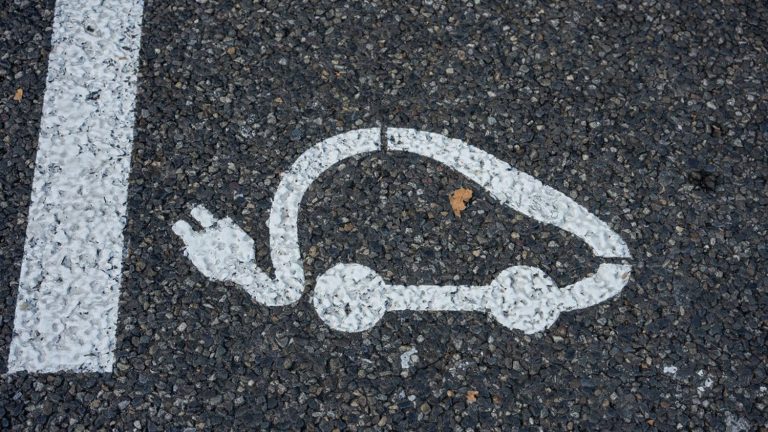 the share of electric cars is falling on the European market