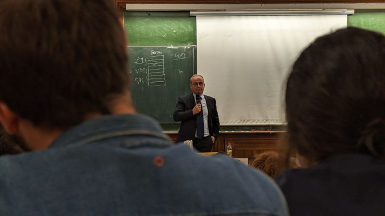 transfer window, “puzzle”, “collective”, tool to study the personality of players… We attended Luis Campos’ masterclass at the Sorbonne