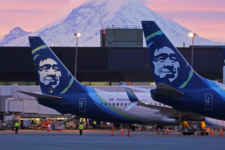 Alaska Airlines buys Hawaiian Airlines for $1.9 billion