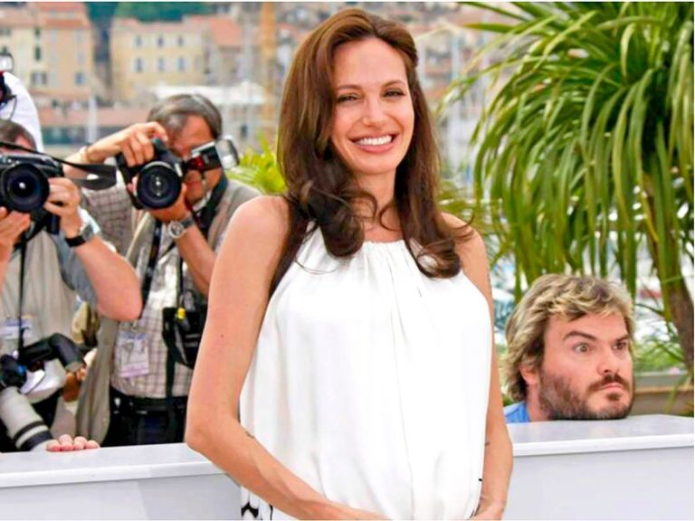 Angelina Jolie, George Clooney, Taylor Swift… it’s (photo) bomb baby!