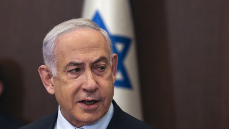 Benjamin Netanyahu regrets “an unbearable tragedy” after the death of three hostages killed “by mistake” in Gaza