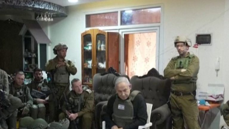 Benjamin Netanyahu visits troops in Gaza