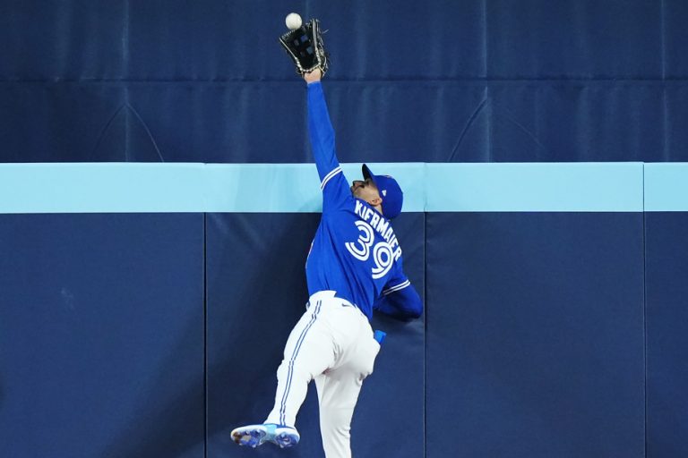 Blue Jays bring back Kevin Kiermaier for one season