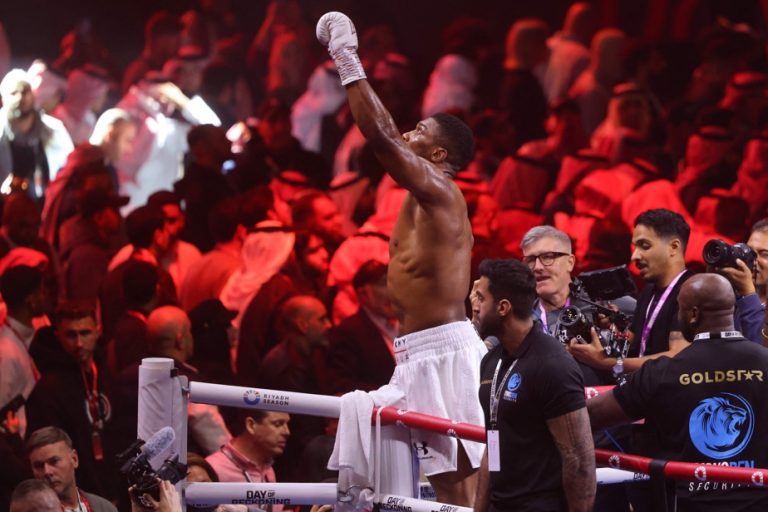 Boxing |  Anthony Joshua dispatches his fight against Otto Wallin in 5 rounds